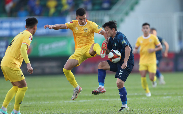 Cầu thủ Việt kiều Canada Pierre Lamothe chia tay V-League