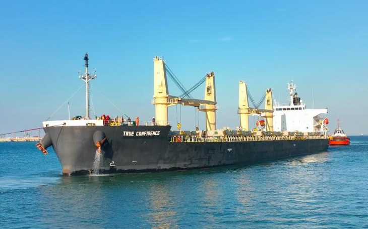 Sớm đưa thủy thủ Việt Nam trên tàu trúng tên lửa ở Biển Đỏ về nước