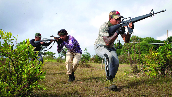 Ba tay súng của lực lượng PDF trong một trại huấn luyện quân sự. Ảnh chụp tháng 11-2023. Ảnh: World Politics Review