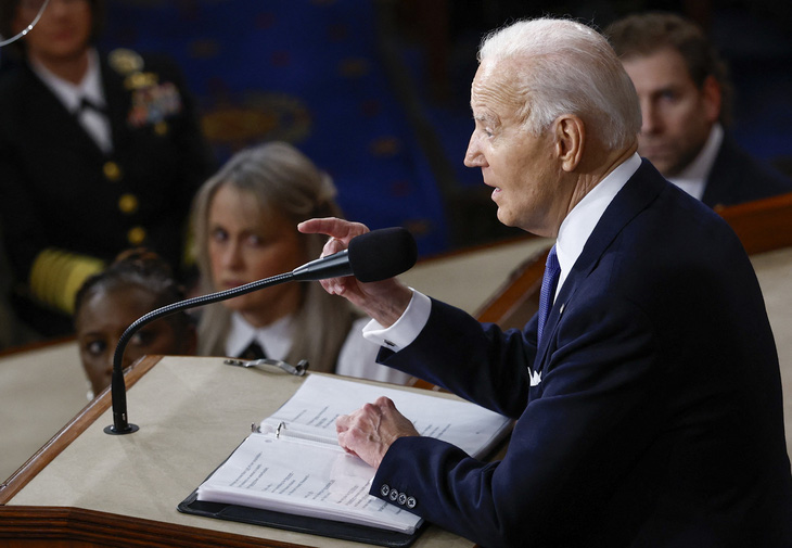 Tổng thống Mỹ Joe Biden đọc thông điệp liên bang tại Điện Capitol hôm 7-3 - Ảnh: REUTERS