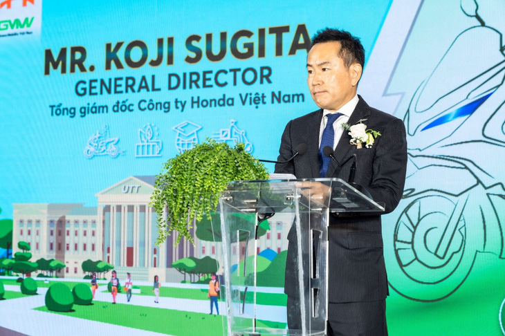 Ông Koji Sugita - tổng giám đốc công ty Honda Việt Nam phát biểu tại lễ bàn giao