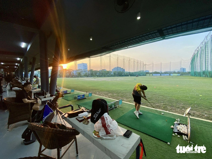 Sân tập golf tại công viên Thanh Niên ở Đà Nẵng cho thuê 10 năm với trị giá hợp đồng 24,25 tỉ đồng - Ảnh: TRƯỜNG TRUNG
