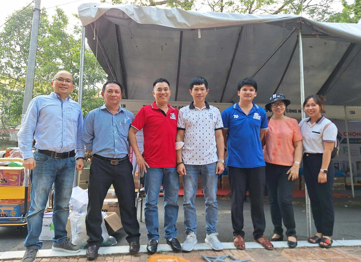 Các thầy cô Trường đại học Công nghệ Sài Gòn chuẩn bị sẵn sàng cho Ngày hội tư vấn tuyển sinh - hướng nghiệp - Ảnh: TRỌNG NHÂN