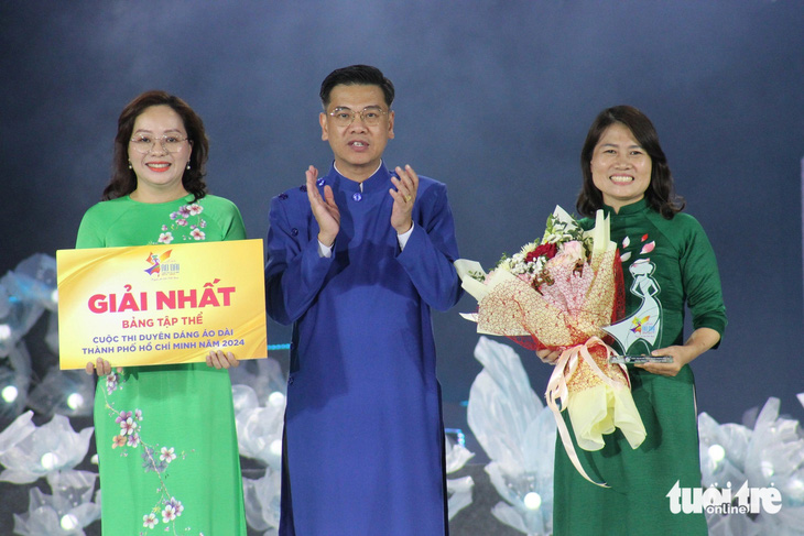 Hội Liên hiệp phụ nữ Việt Nam quận 1 đoạt giải nhất - Ảnh: TÔ CƯỜNG