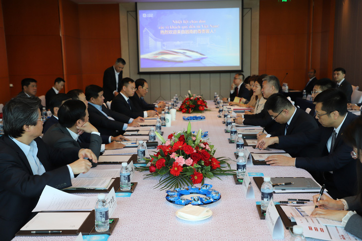 Đoàn công tác làm việc với Tập đoàn Toa xe Trung Quốc CRRC - Ảnh: Đoàn công tác cung cấp