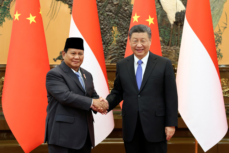 Tổng thống đắc cử Prabowo Subianto của Indonesia gặp Chủ tịch Trung Quốc Tập Cận Bình ngày 1-4 tại Bắc Kinh - Ảnh: REUTERS