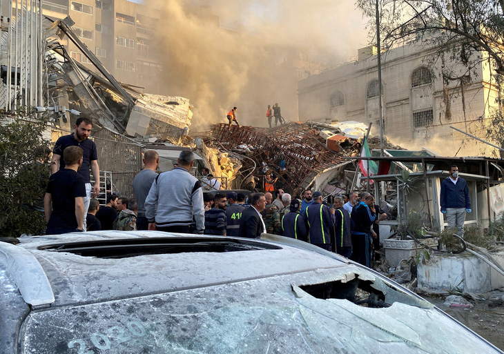 Tòa nhà Lãnh sự quán Iran ở thủ đô Damascus của Syria bị đánh sập ngày 1-4 - Ảnh: REUTERS