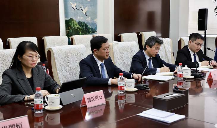 Ông Trần Phước Sơn (thứ hai từ trái qua) cùng đoàn công tác làm việc với Tổng cục Quản lý tài chính quốc gia Trung Quốc - Ảnh: Đoàn công tác cung cấp