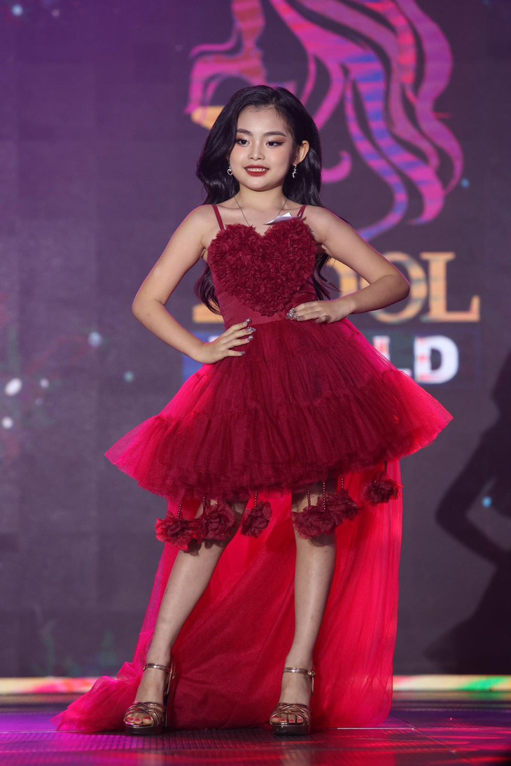 Bằng tài năng và nỗ lực của mình, trong đêm chung kết, Nguyễn Trần Bảo Linh - Mini Miss Junior Idol World Việt Nam đã được xướng tên, xuất sắc đăng quang danh hiệu Á hậu cuộc thi Mini Miss Junior Idol World 2024 được tổ chức tại Thái Lan. Tại cuộc thi, Bảo Linh cũng đoạt giải Hoa hậu Ngôi sao châu Á trong phần thi hoạt động nhóm.