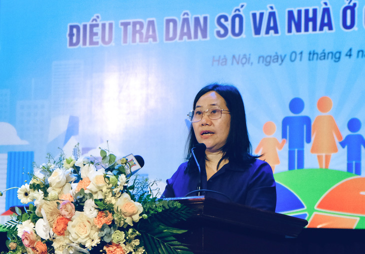 Bà Nguyễn Thị Hương, tổng cục trưởng Tổng cục Thống kê, phát biểu tại lễ ra quân - Ảnh: HÀ QUÂN