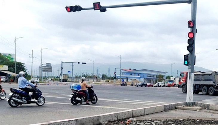 Ngã tư đường Võ Nguyên Giáp với quốc lộ 1, tuyến đường tránh (tại xã Diên Toàn, huyện Diên Khánh) và bến xe khách liên tỉnh phía Nam Nha Trang (ở phía trước) - Ảnh: PHAN SÔNG NGÂN