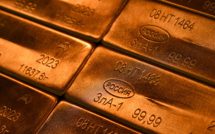 Bloomberg nêu lý do giá vàng thế giới lại chạm mức kỷ lục