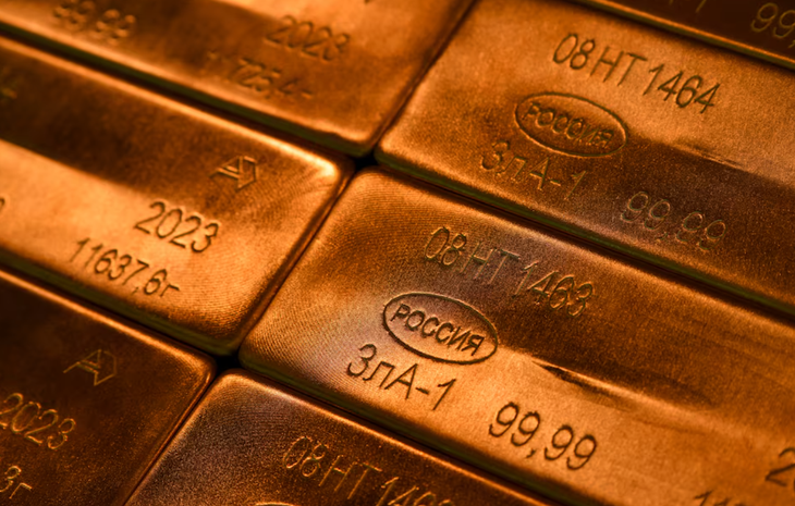 Các thỏi vàng nguyên chất 99,99% tại nhà máy sản xuất và tinh chế kim loại quý Novosibirsk ở thành phố Novosibirsk, Siberia, Nga vào tháng 9-2023 - Ảnh: REUTERS 