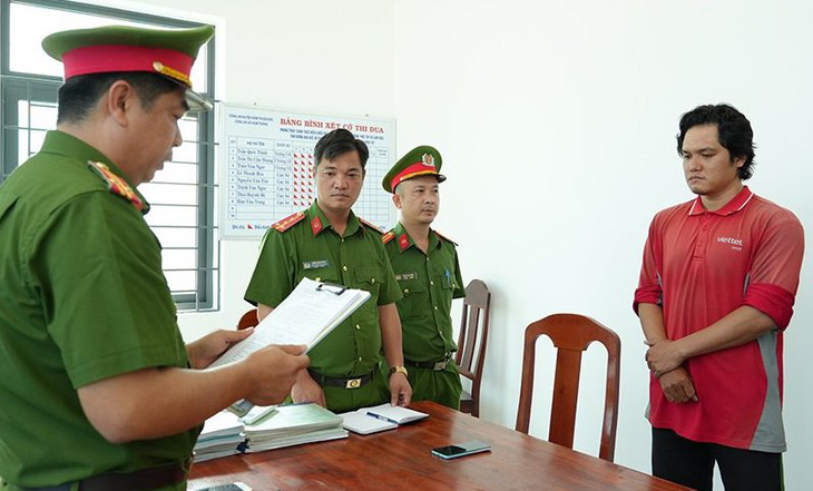 Công an tỉnh Bình Thuận bắt tạm giam Nguyễn Thành Duy - Ảnh: Công an Bình Thuận