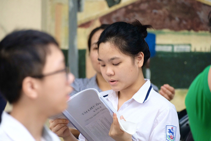 Thí sinh dự tuyển vào lớp 10 ở Hà Nội năm học 2023-2024 - Ảnh: NGUYÊN BẢO