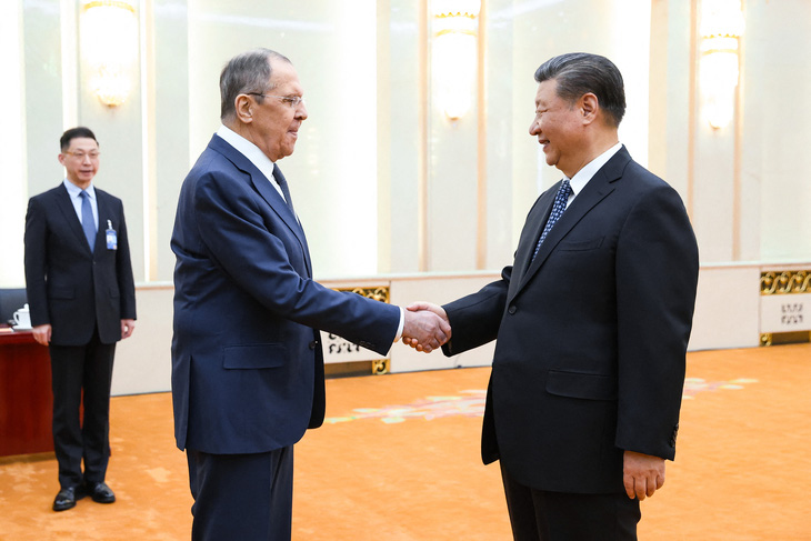 Ngoại trưởng Nga Sergey Lavrov gặp Tổng bí thư, Chủ tịch nước Trung Quốc Tập Cận Bình tại Bắc Kinh ngày 9-4 - Ảnh: AFP/BỘ NGOẠI GIAO NGA