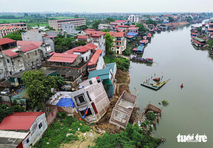 Khu vực bờ sông Cầu sạt lở thuộc phường Vạn An, thành phố Bắc Ninh, tỉnh Bắc Ninh - Ảnh: HỒNG QUANG