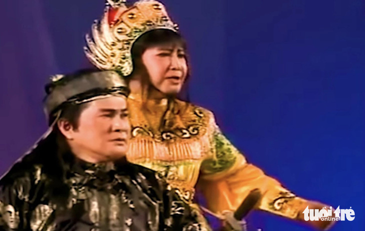 Nghệ sĩ Diệu Hiền và Hoài Thanh diễn lại trích đoạn Nhụy Kiều tướng quân trong chương trình Cánh chim không mỏi tôn vinh nghệ sĩ Diệu Hiền - Ảnh chụp màn hình: LINH ĐOAN
