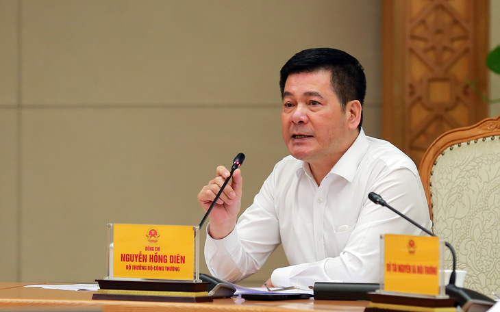 Ông Nguyễn Hồng Diên nêu ba đề xuất trong phát triển nguồn điện mặt trời mái nhà - Ảnh: VGP