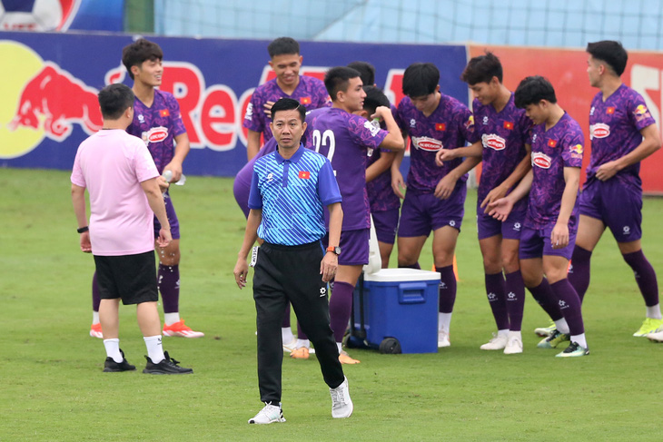 HLV Hoàng Anh Tuấn sẽ chỉ chốt danh sách chính thức U23 Việt Nam tham dự VCK U23 châu Á vào ngày 16-4 - Ảnh: HOÀNG TÙNG