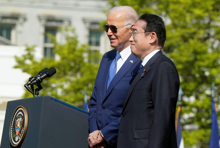 Tổng thống Mỹ Biden và Thủ tướng Nhật Bản Kishida tại lễ đón ở Nhà Trắng ngày 10-4 - Ảnh: REUTERS