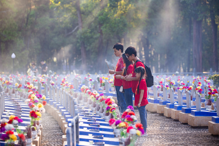 Quảng Trị có 72 nghĩa trang liệt sĩ đang chăm sóc gần 61.000 phần mộ các liệt sĩ của nhiều tỉnh thành cả nước - Ảnh: HOÀNG TÁO