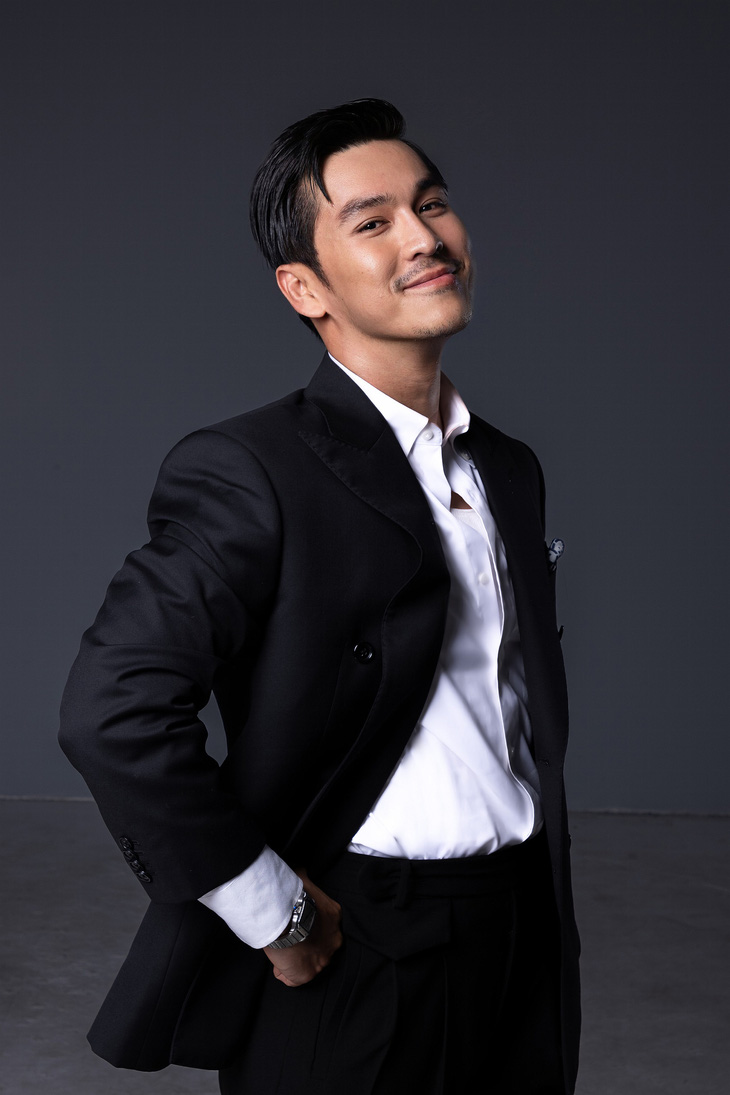 Nhiếp ảnh gia Thiên Minh được khán giả thế hệ 8X, 9X biết đến với vai trò là người mẫu quảng cáo, ca sĩ, diễn viên, VJ… Thiên Minh cũng chính là một trong những “hot boy đời đầu" thế hệ 8X, 9X.