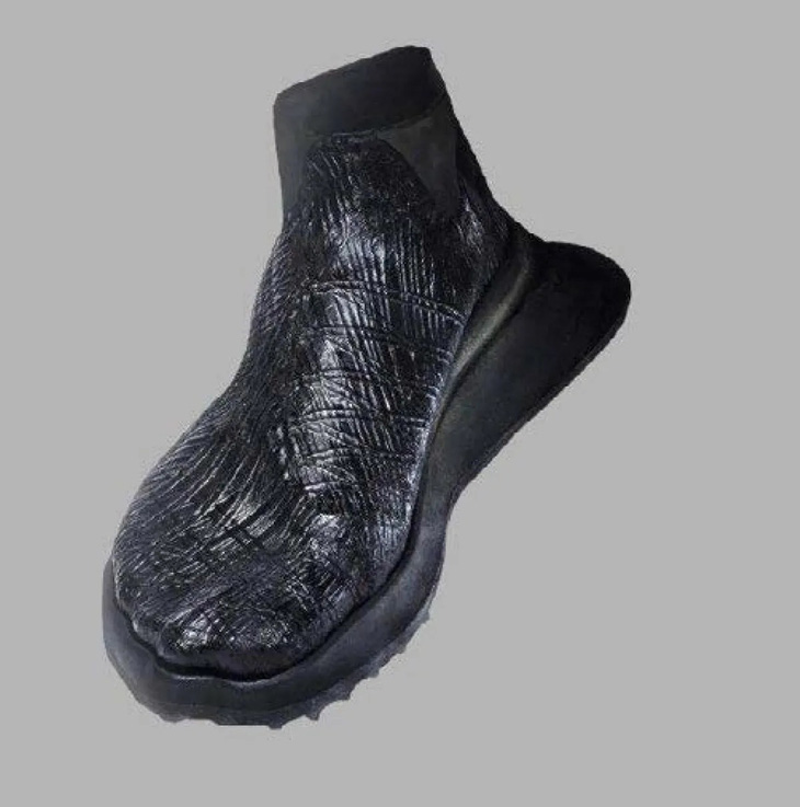 Chiếc giày (trừ phần đế) chế tạo từ vi khuẩn Komagataeibacter đã chỉnh sửa gene - Ảnh: Imperial College London