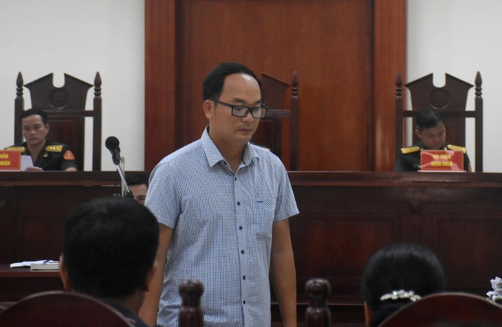 Bị cáo Hoàng Văn Minh, cựu thiếu tá quân đội, tại phiên tòa sơ thẩm - Ảnh: D.TH.