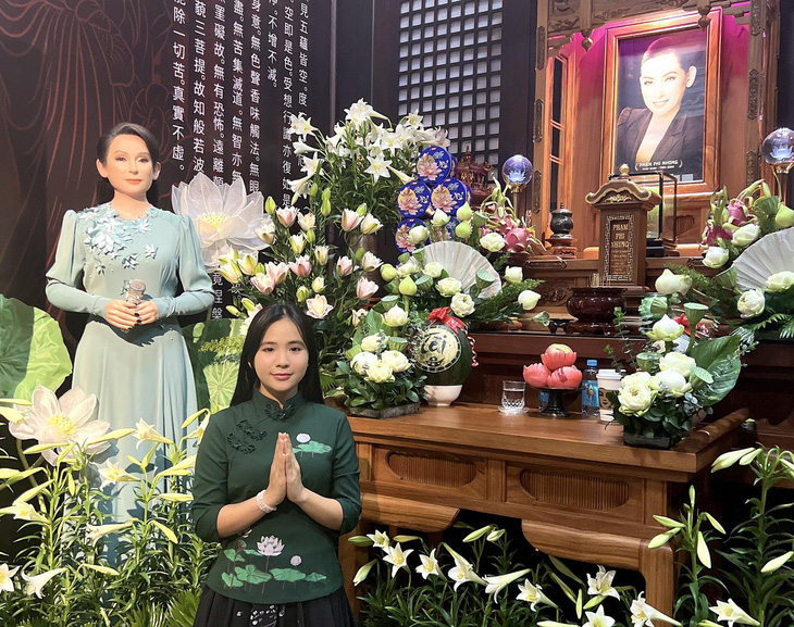 Ca sĩ Quỳnh Trang nhớ mãi những kỷ niệm bên mẹ nuôi Phi Nhung - Ảnh: Facebook nhân vật