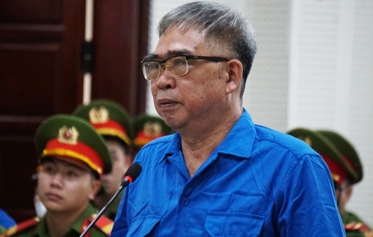 Hội đồng xét xử Tòa án nhân dân tỉnh Quảng Ninh tuyên bị cáo Đỗ Hữu Ca - cựu giám đốc Công an TP Hải Phòng - mức án 10 năm tù về tội "lừa đảo chiếm đoạt tài sản" - Ảnh: T.THẮNG