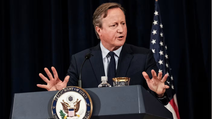 “Hòa bình đến từ sức mạnh chứ không phải nhờ sự nhượng bộ và yếu đuối”, Ngoại trưởng David Cameron phát biểu trong chuyến thăm Mỹ ngày 9-4 - Ảnh: REUTERS