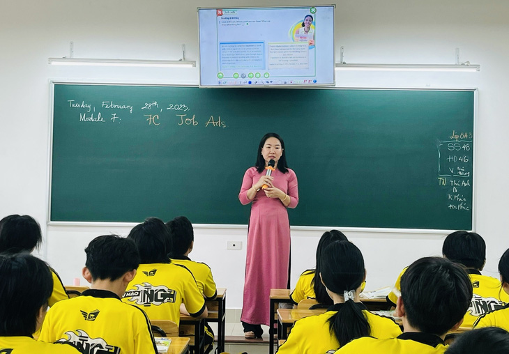 Một tiết học tiếng Anh tại Trường THCS Nguyễn Gia Thiều, quận Tân Bình, TP.HCM năm 2023 - Ảnh: MỸ DUNG