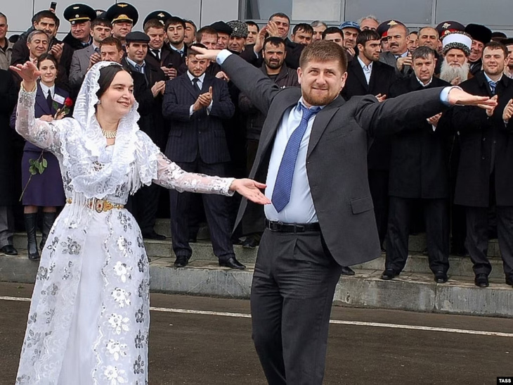 Cộng hòa Chechnya cấm lưu hành các loại nhạc quá nhanh hoặc quá chậm- Ảnh 1.