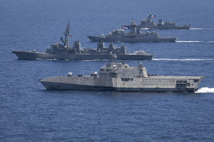 Hoạt động hợp tác hàng hải đa phương giữa Úc, Mỹ, Nhật Bản và Philippines trong vùng đặc quyền kinh tế của Philippines, ngày 7-4 - Ảnh: AFP