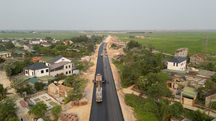 Hạ tầng giao thông của Nghệ An ngày càng hoàn thiện. Trong ảnh là đường Nguyễn Sỹ Sách kéo dài được trải bê tông nhựa - Ảnh: E.C.P.