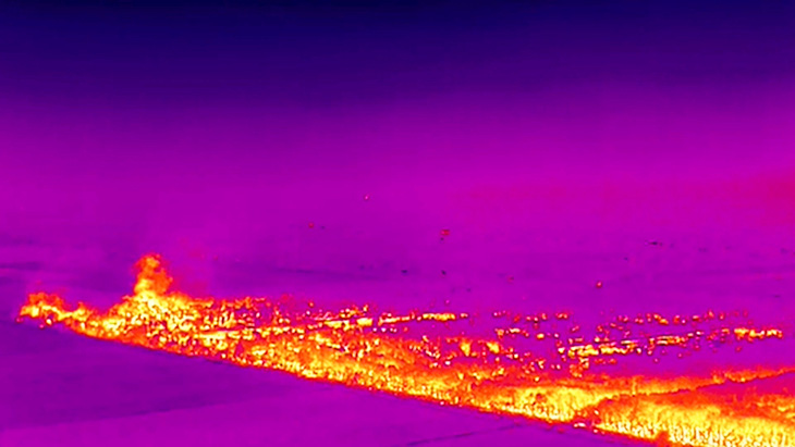 Cháy rừng “kinh hoàng” qua ghi nhận từ flycam tầm nhiệt - Ảnh: M.T.