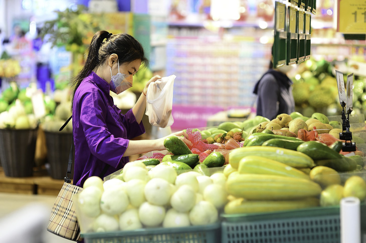 Hàng OCOP đến từ nhiều tỉnh thành được bán rộng rãi với giá hời tại các siêu thị thuộc hệ thống Saigon Co.op - Ảnh: QUANG ĐỊNH