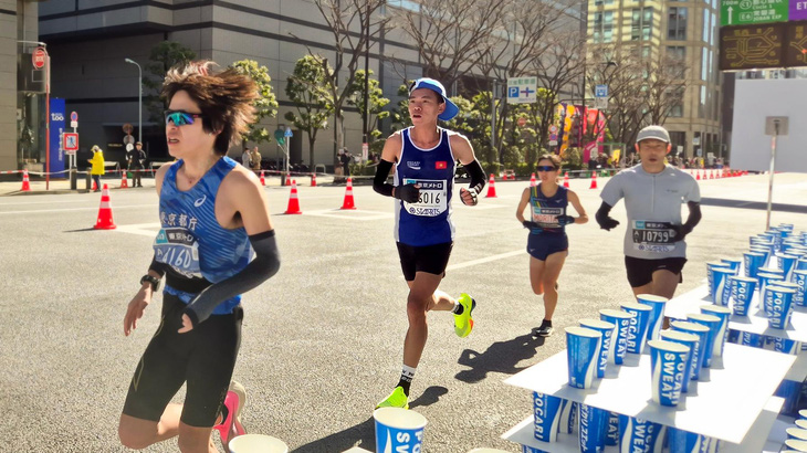 Hứa Thuận Long thi đấu tại giải Tokyo Marathon 2024