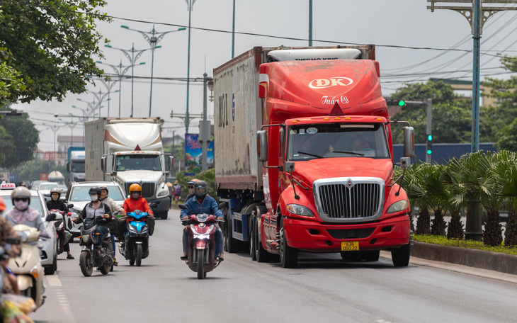 Sau phân luồng cao tốc Cam Lộ - La Sơn, doanh nghiệp kêu chi phí tăng