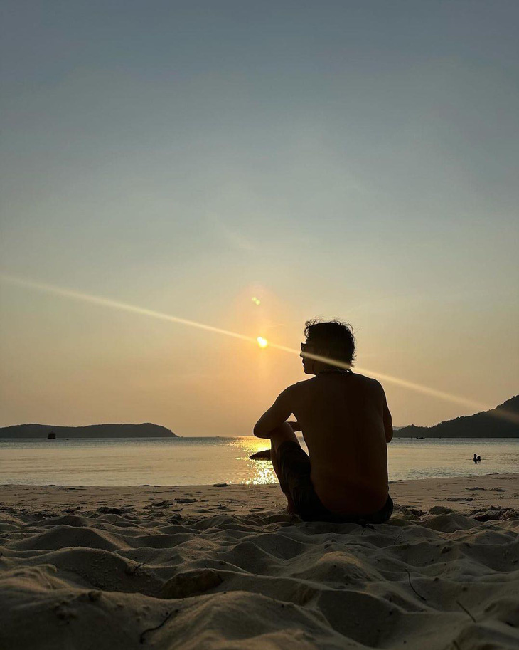 Ở bờ biển miền Trung - Ảnh: Instagram Jung Il Woo