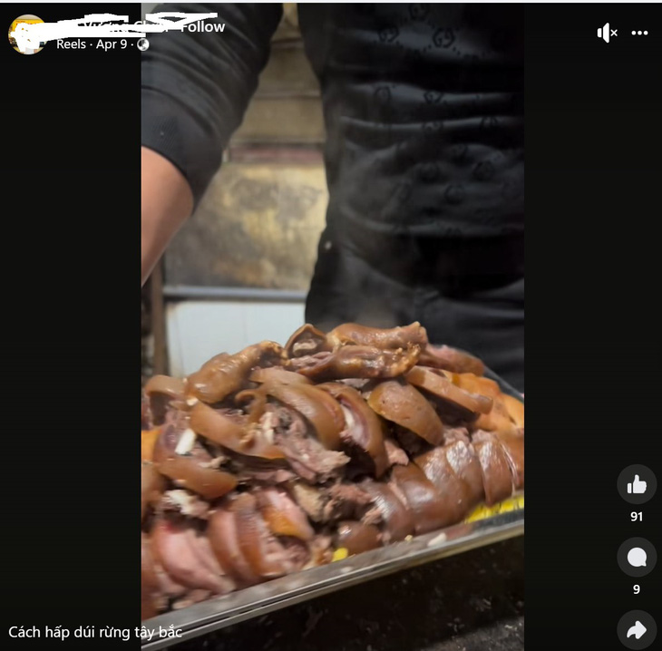 Một nhà hàng livestream cách hấp dúi rừng Tây Bắc - Ảnh cắt từ livestream