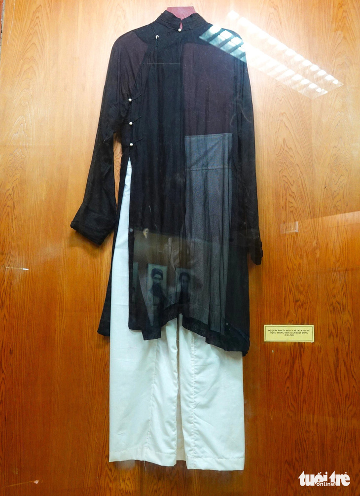 Bản phục dựng bộ quần áo của cố Tổng bí thư Trần Phú trong những năm theo học ở Huế và hoạt động cách mạng - Ảnh: LÊ MINH