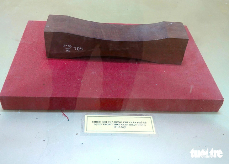 Chiếc gối của cố Tổng bí thư thời kỳ hoạt động tại Hà Nội, kỷ vật này được Ban quản lý khu di tích Tổng bí thư Trần Phú tiếp nhận từ Bảo tàng tỉnh Hà Tĩnh về trưng bày - Ảnh: LÊ MINH