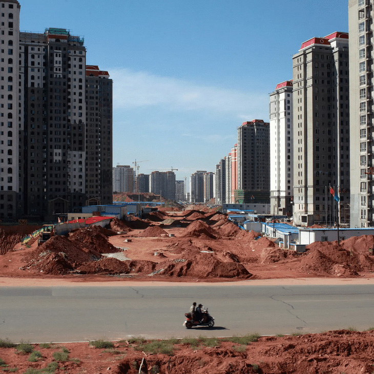 Trung Quốc đã xây dựng 14,4 tỉ m2 nhà ở trong 30 năm qua không bao gồm nhà tự xây ở nông thôn, theo Cục Thống kê quốc gia Trung Quốc - Ảnh: THE GUARDIAN