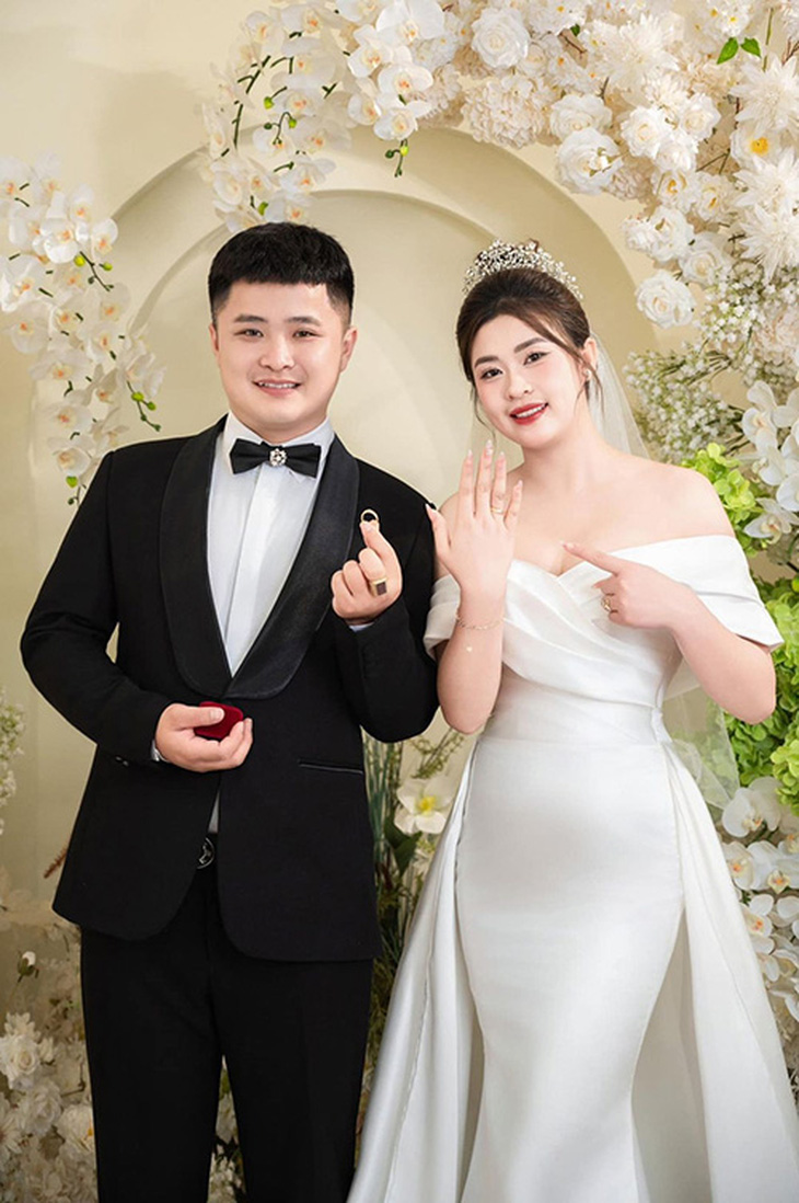 Cặp uyên ương hạnh phúc trong đám cưới diễn ra ngày 10-4 ở Thái Nguyên.