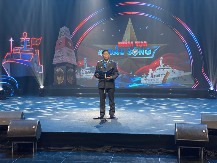 Ông Nguyễn Quang Hùng phát biểu tại chương trình tối 13-4 - Ảnh: B.D.