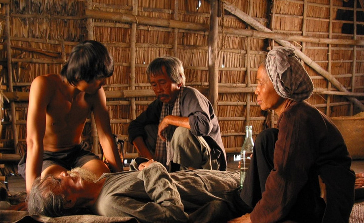 Đạo diễn Nguyễn Võ Nghiêm Minh làm phim đầu tay Mùa len trâu năm ông 48 tuổi - Ảnh: Global Film