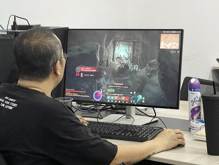 Nhà mạng cạnh tranh mạnh dịch vụ Internet cố định tốc độ cao, kết nối ổn định. Trong ảnh: nhu cầu chơi game trực tuyến tại nhà ngày càng phổ biến ở Việt Nam - Ảnh: ĐỨC THIỆN