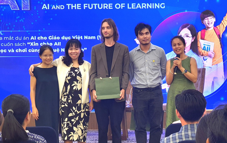 Ban điều hành dự án AI cho giáo dục Việt Nam - Ảnh: H.HG 